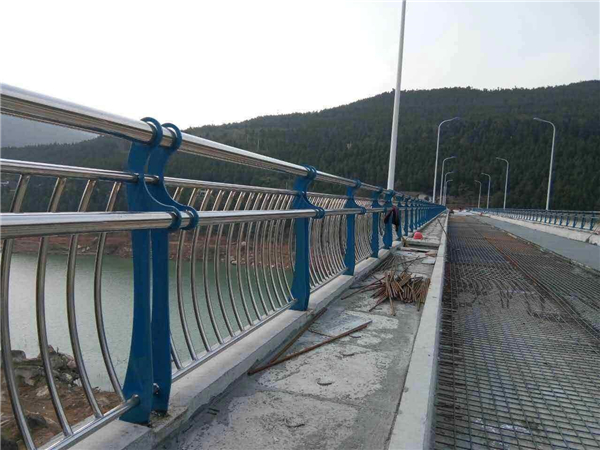 顺义不锈钢桥梁护栏的特点及其在桥梁安全中的重要作用